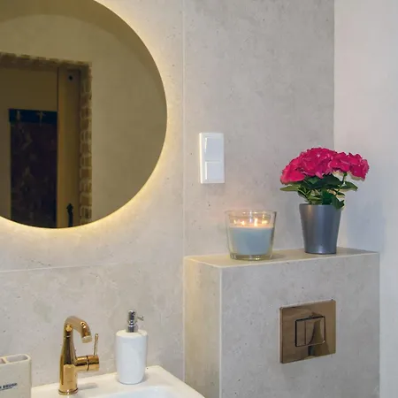 Maya's Flats 33 - Granaria,