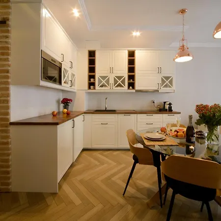 Maya's Flats & 33 - Granaria *