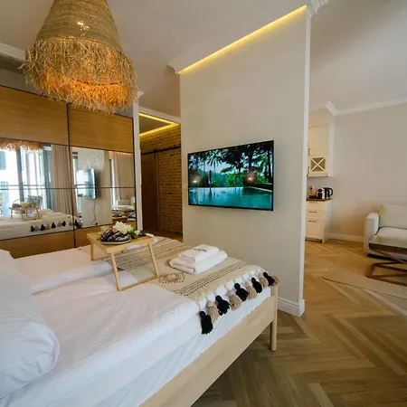 Maya's Flats & 33 - Granaria