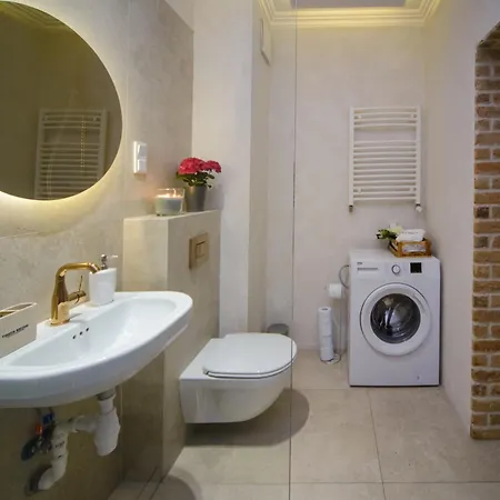 Maya's Flats & 33 - Granaria *