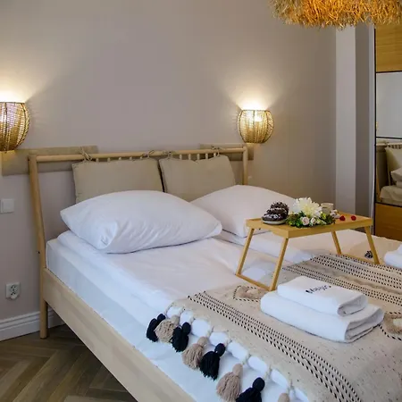 Maya's Flats & 33 - Granaria *