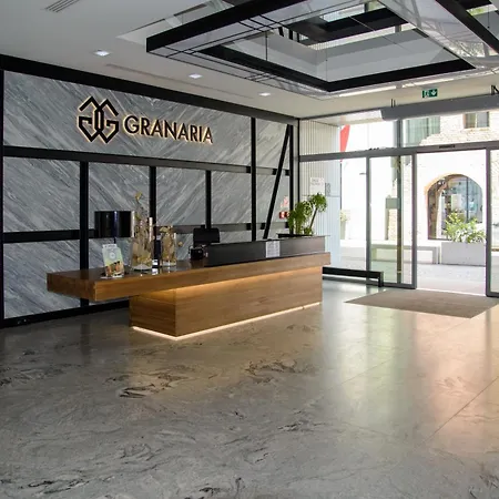 Lägenhet Maya's Flats & 33 - Granaria