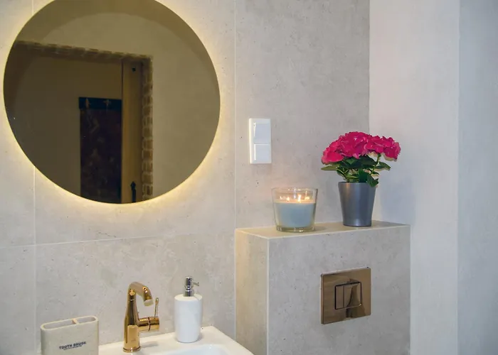 Maya's Flats & 33 - Granaria