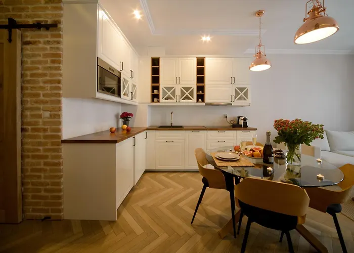 Maya's Flats & 33 - Granaria *