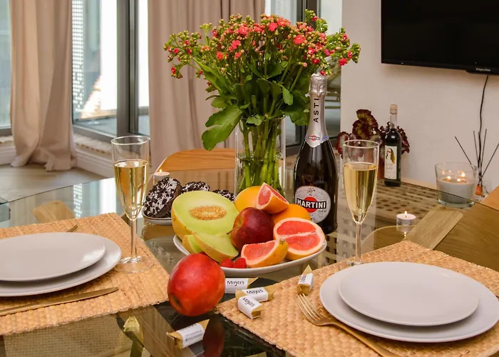 Maya's Flats & 33 - Granaria Apartman