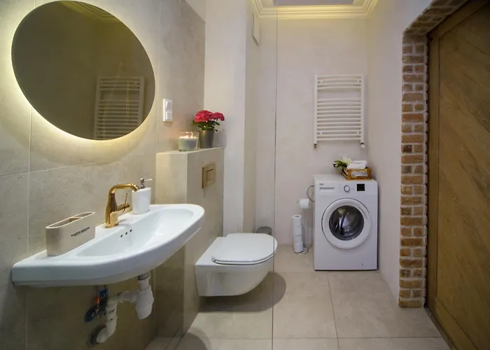 Maya's Flats & 33 - Granaria *