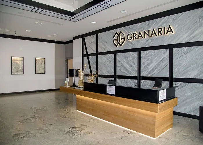 Maya's Flats & 33 - Granaria Apartman