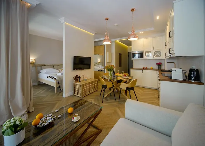 Maya's Flats & 33 - Granaria Apartman